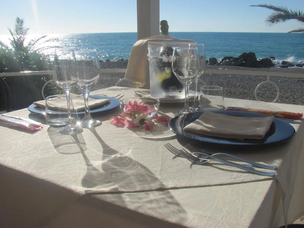 Hotel Ristorante La Scogliera Piraino 3*,