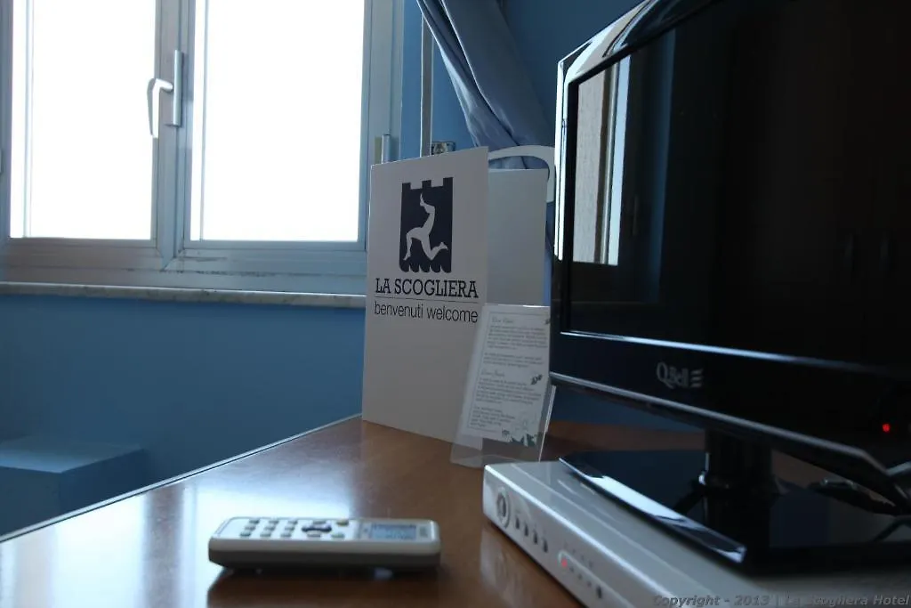 Hotel Ristorante La Scogliera - Nuova Gestione Piraino 3*,