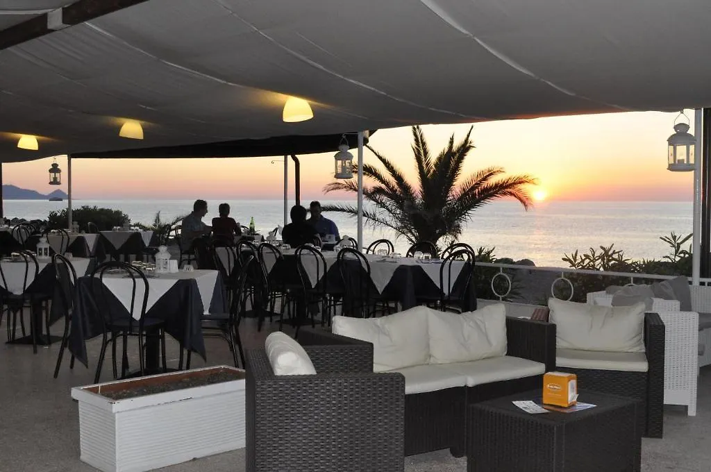 Hotel Ristorante La Scogliera - Nuova Gestione Piraino 3*,