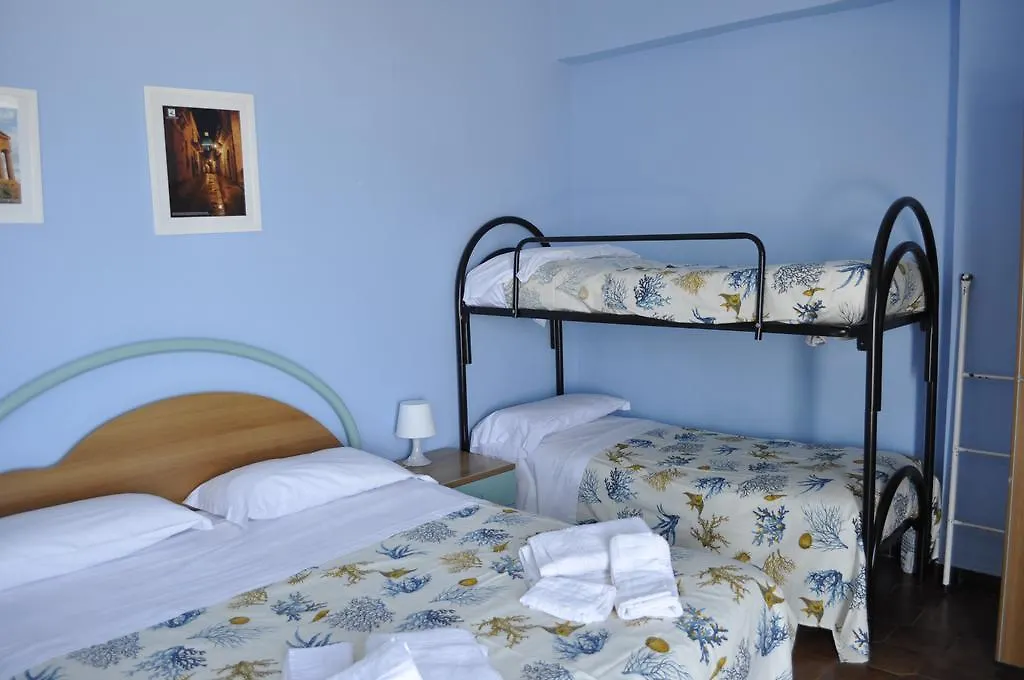 Hotel Ristorante La Scogliera Piraino 3*,  Italia