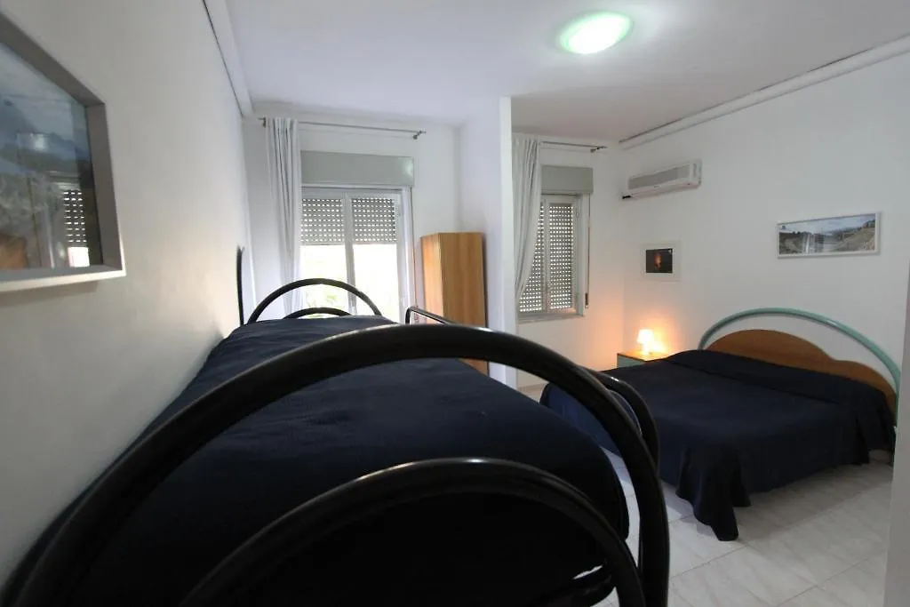 Hotel Ristorante La Scogliera - Nuova Gestione Piraino 3*,  Italia